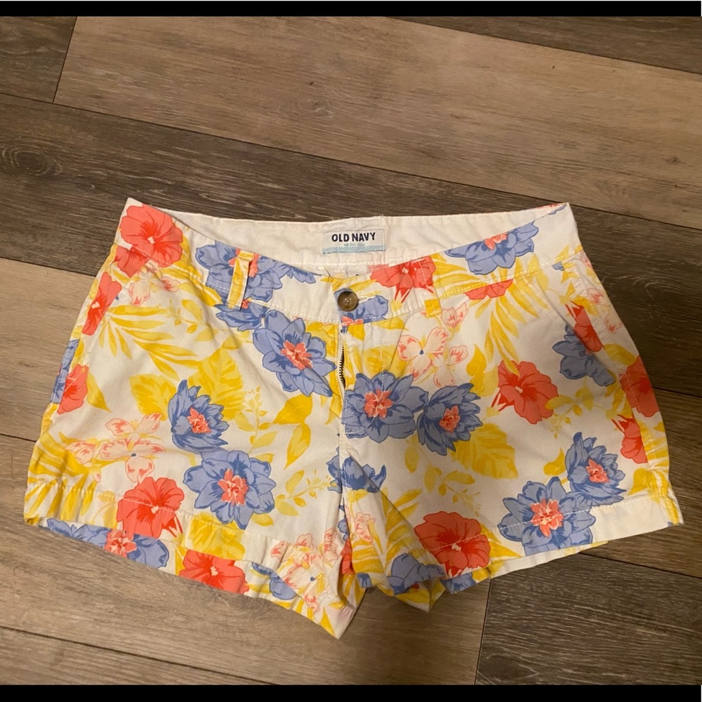 Floral 3 Inch Seam Size 6 Old Navy Shorts